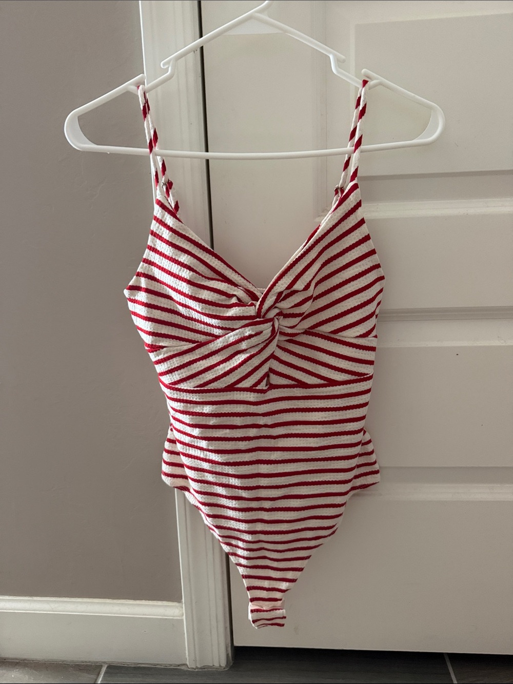 Twist front bodysuit. Women’s small.